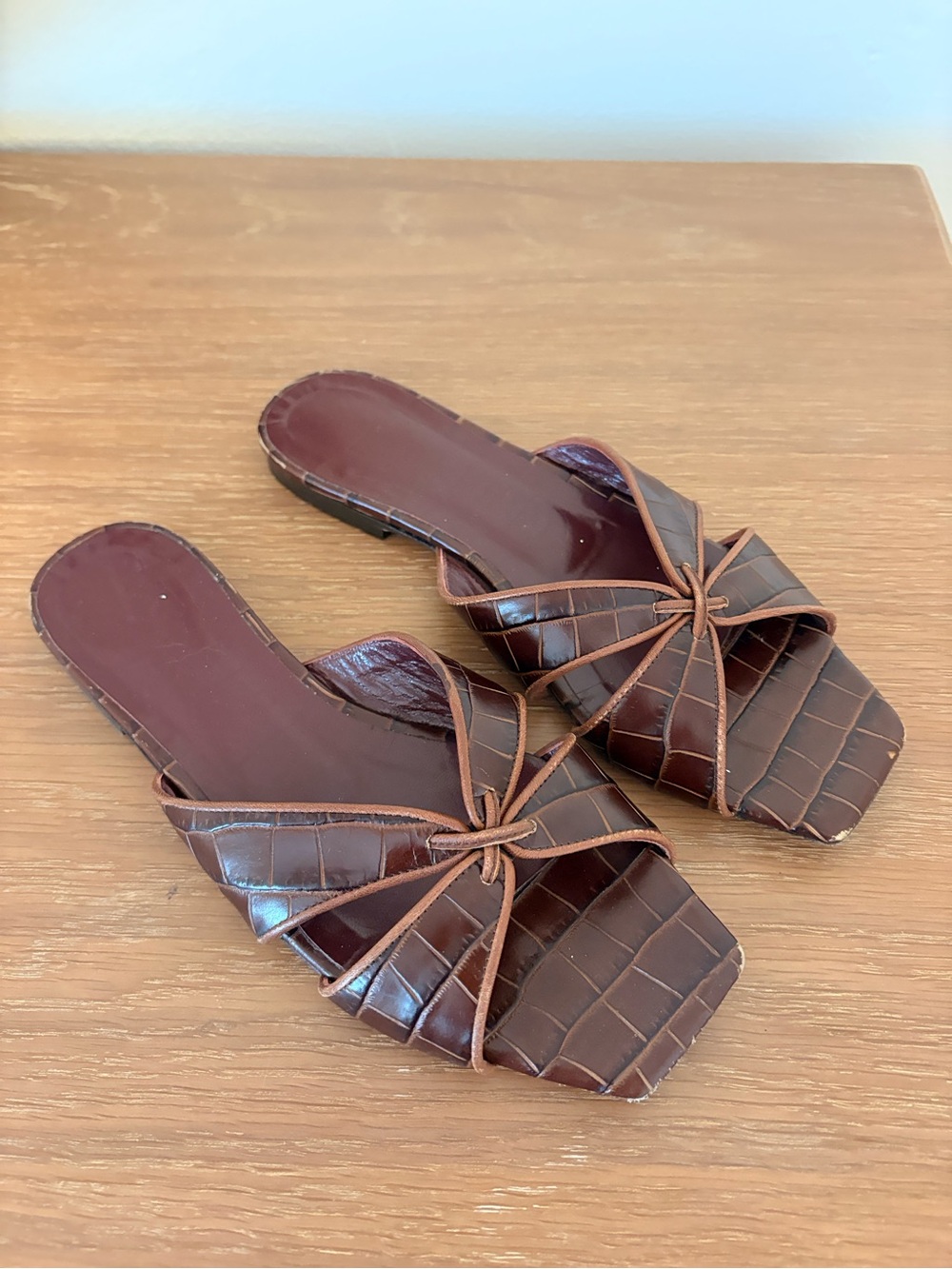 STAUD brown croc-embossed leather bow slide sandals size 38
